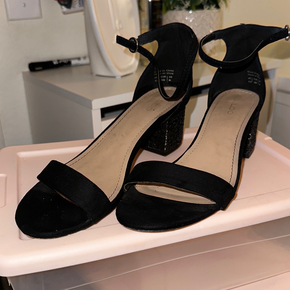 Also chunky Heels with glittery heels